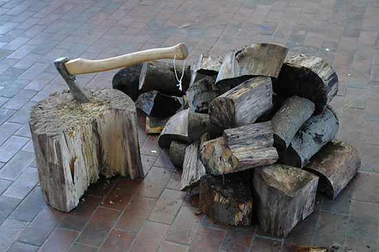 Bengt Hinrichs - Holz hacken - Performance