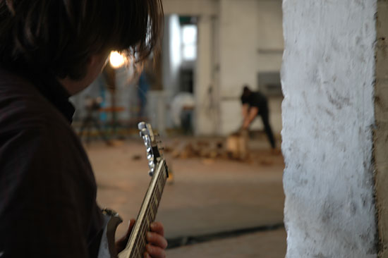 Bengt Hinrichs - Holz hacken - Performance