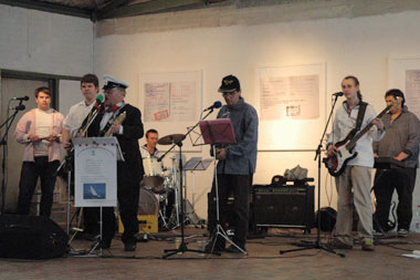 K&auml;pt'n Guitar and The Flensburg Rollin' Shanty Gang